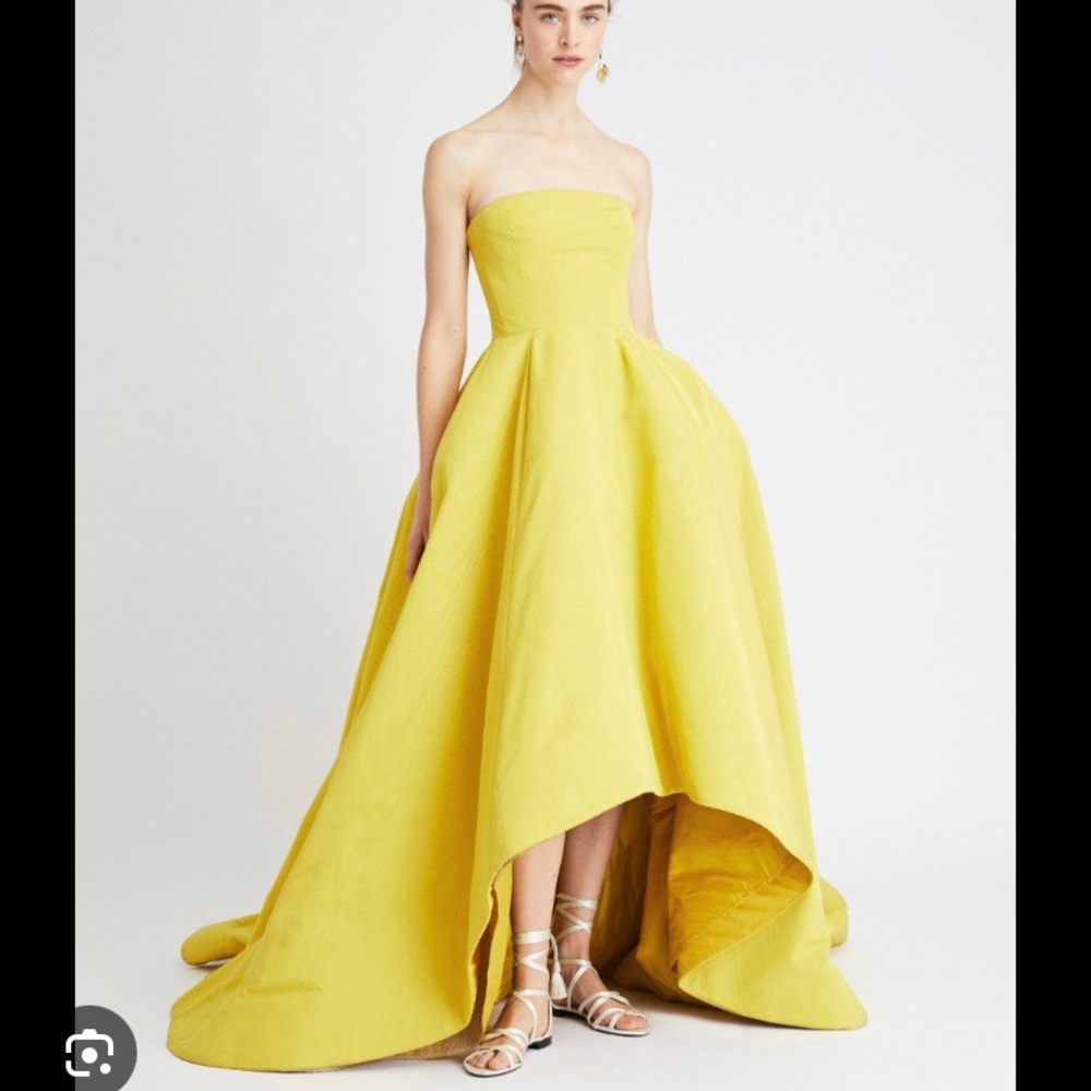 Oscar de la Renta Yellow Gown